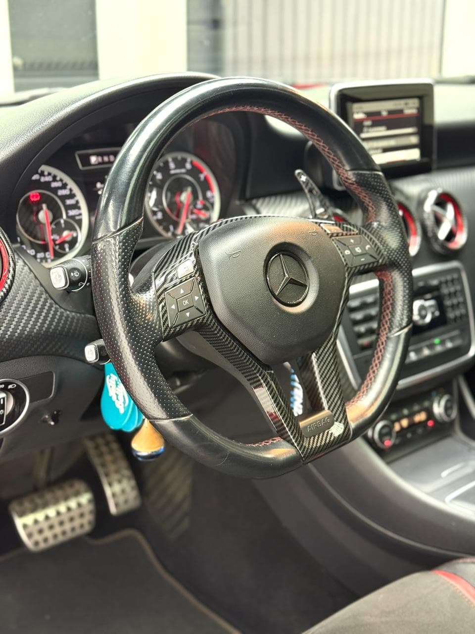 Mercedes-Benz A45 AMG - miniatura 6