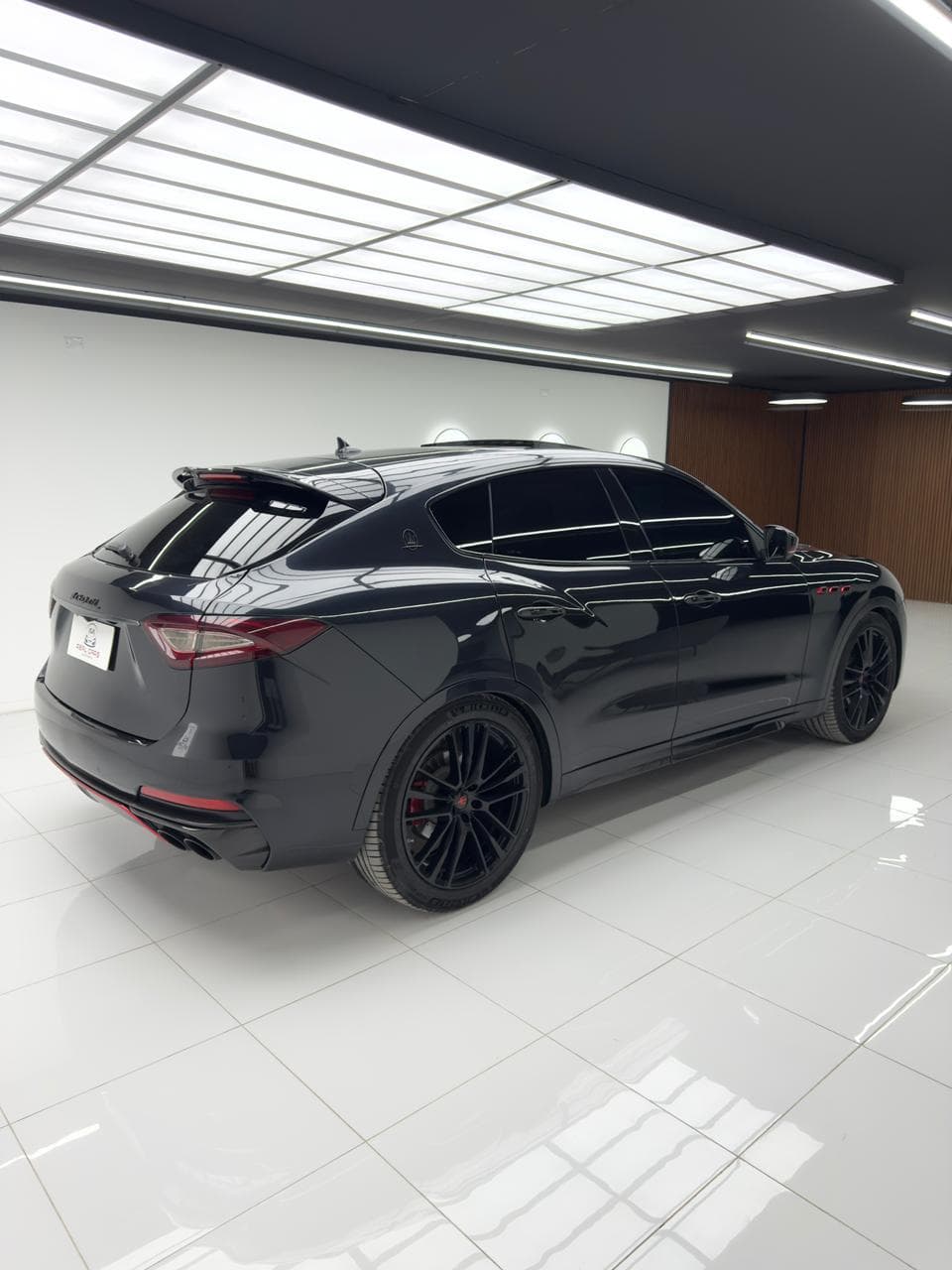 Maserati LEVANTE TROFEO V8 - miniatura 3