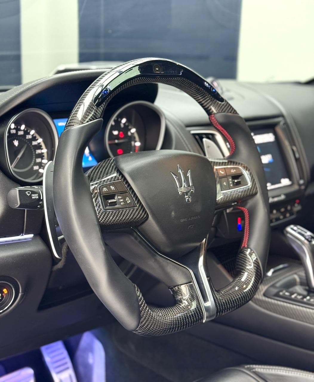 Maserati LEVANTE TROFEO V8 - miniatura 6