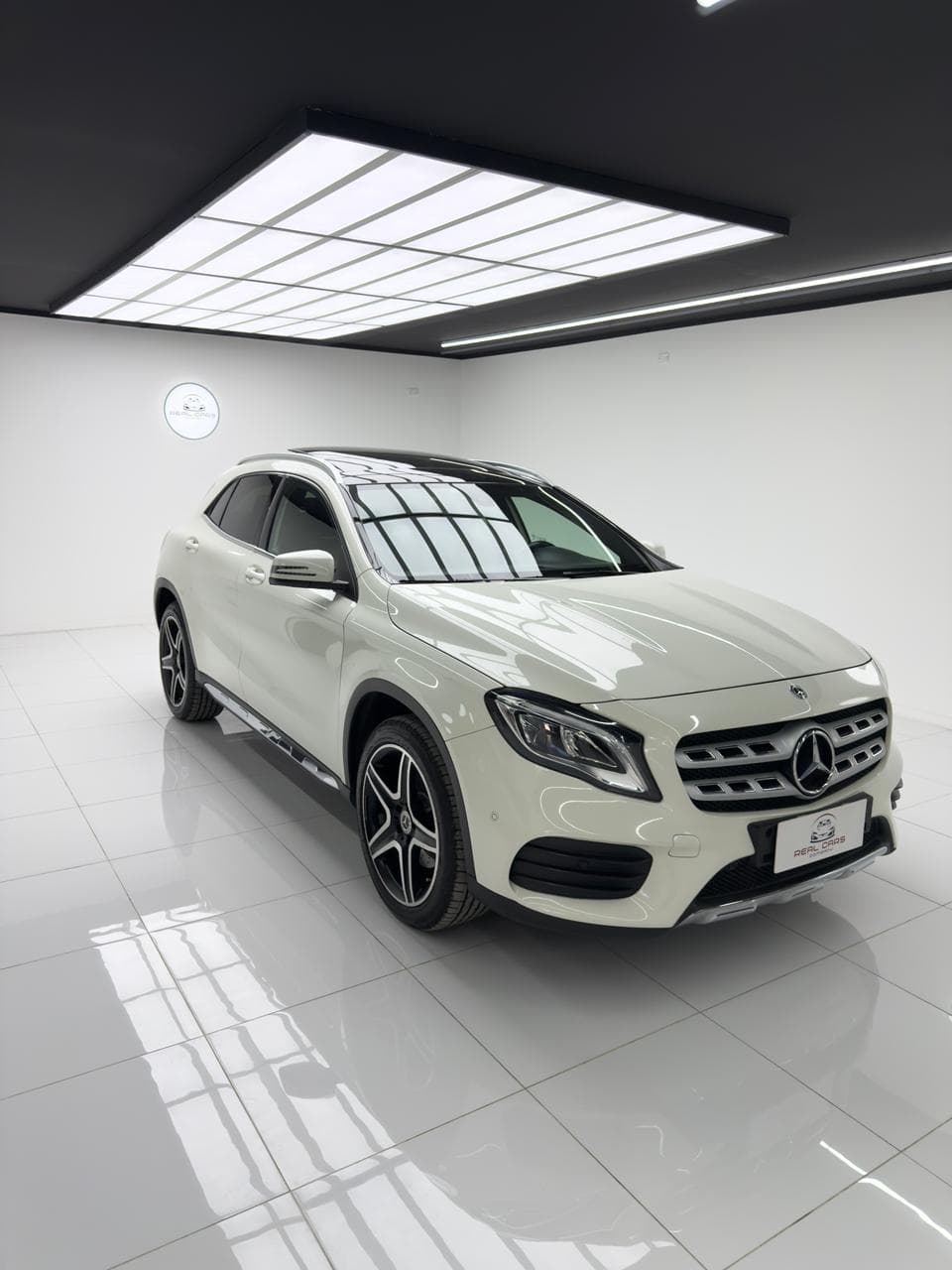 Mercedes-Benz GLA 220 DIESEL - miniatura 2