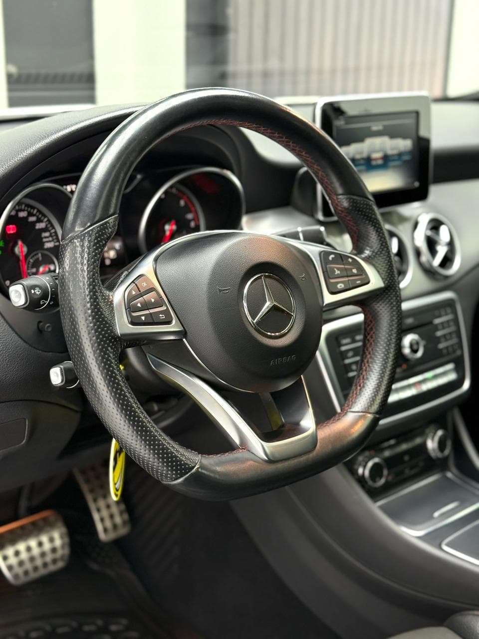 Mercedes-Benz GLA 220 DIESEL - miniatura 6