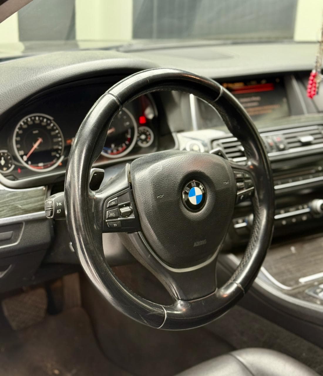 BMW 528i - miniatura 6