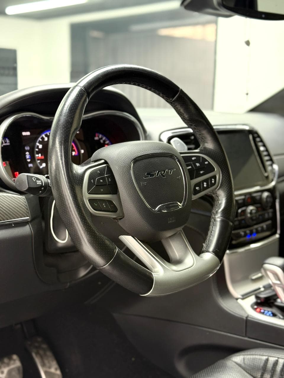 JEEP GRAND CHEROKEE SRT - miniatura 5